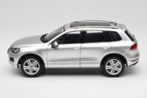 Volkswagen Touareg 7L Silver Metallic Kyosho 1:18 8821CS Metal — billede 4 af 8