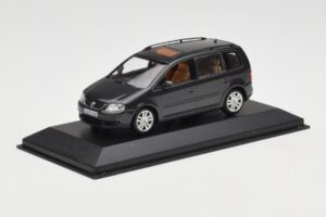 Volkswagen Touran 1T Mørkegrøn Minichamps 1:43 400052101 Metal — billede 2 af 4
