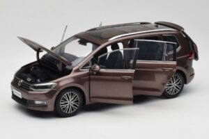 Volkswagen Touran 5T Brun Paudi Model 1:18 ZVE000003BRA Metal — billede 2 af 8