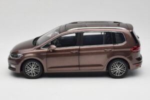 Volkswagen Touran 5T Brun Paudi Model 1:18 ZVE000003BRA Metal — billede 4 af 8