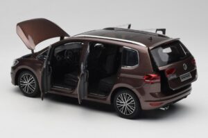 Volkswagen Touran 5T Brun Paudi Model 1:18 ZVE000003BRA Metal — billede 5 af 8