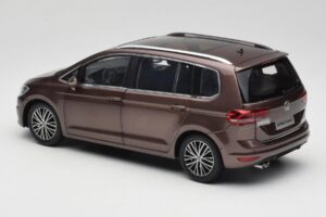 Volkswagen Touran 5T Brun Paudi Model 1:18 ZVE000003BRA Metal — billede 7 af 8