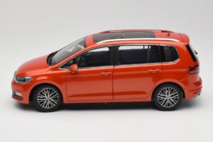 Volkswagen Touran 5T Orange Paudi Model 1:18 ZVE000003ORA Metal — billede 4 af 8