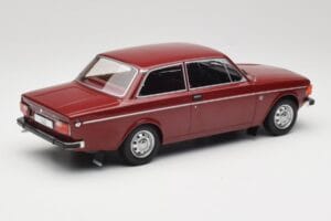 Volvo 142 Mørkerød MCG 1:18 MCG18443 Metal — billede 2 af 6