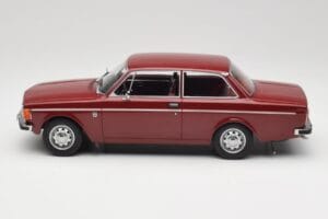 Volvo 142 Mørkerød MCG 1:18 MCG18443 Metal — billede 3 af 6