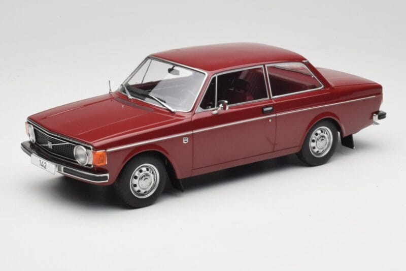 Volvo 142 Mørkerød MCG 1:18 MCG18443 Metal