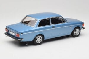 Volvo 142 Lyseblå MCG 1:18 MCG18444 Metal — billede 2 af 6