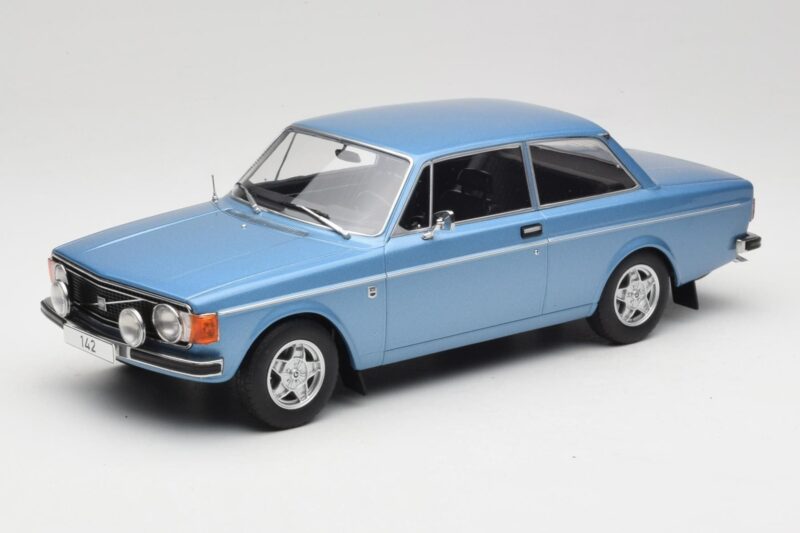 Volvo 142 Lyseblå MCG 1:18 MCG18444 Metal