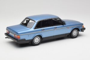 Volvo 240 GL Blå Metallic Minichamps 1:18 155171404 Metal — billede 2 af 6