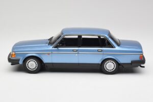 Volvo 240 GL Blå Metallic Minichamps 1:18 155171404 Metal — billede 3 af 6
