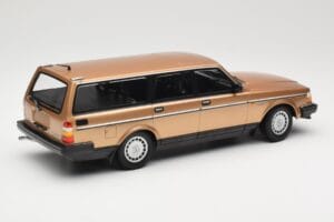 Volvo 240 GL Stationcar Gold Metallic Minichamps 1:18 155171415 Metal — billede 2 af 6