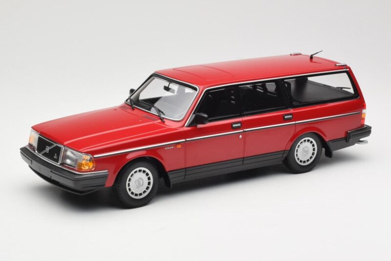Volvo 240 GL Stationcar Rød Minichamps 1:18 155171411 Metal