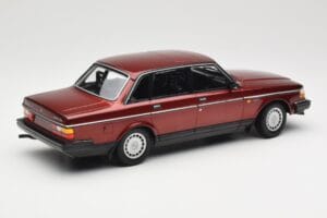 Volvo 240 GL Dark Red Metallic Minichamps 1:18 155171406 Metal — billede 2 af 6