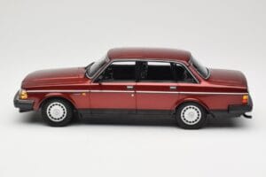 Volvo 240 GL Dark Red Metallic Minichamps 1:18 155171406 Metal — billede 3 af 6