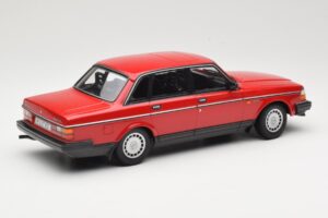 Volvo 240 GL Mørkerød Minichamps 1:18 166171401 Metal — billede 2 af 6