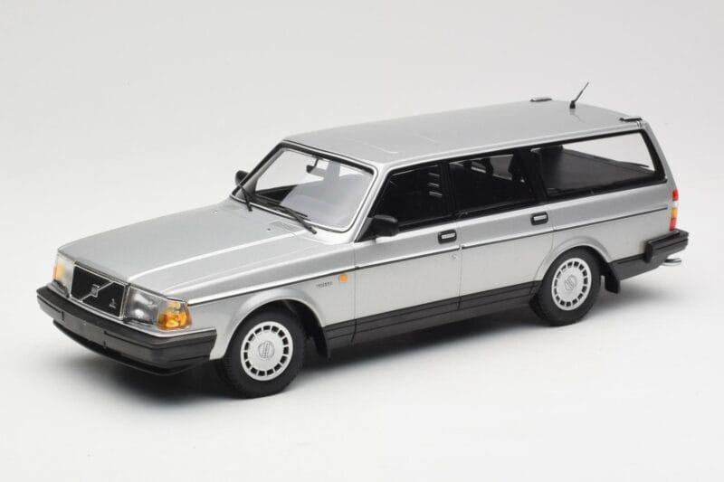 Volvo 240 GL Estate Sølv Minichamps 1:18 155171416 Metal