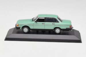 Volvo 240 GL Grøn Metallic Minichamps 1:43 400171402 Metal