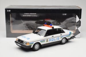 Volvo 240 GL Polis Sweden Minichamps 1:18 155171490 Metal — billede 6 af 6