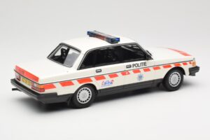 Volvo 240 GL Politie Netherlands Minichamps 1:18 155171498 Metal — billede 2 af 6