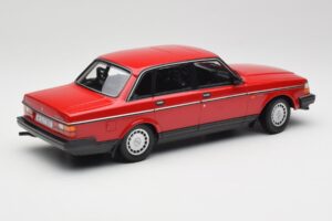 Volvo 240 GL Rød Minichamps 1:18 155171401 Metal — billede 2 af 6