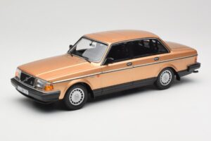 Volvo 240 GL Guld Minichamps 1:18 155171405 Metal