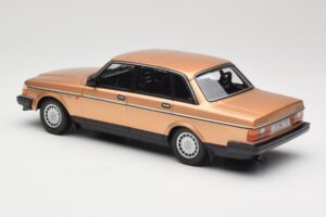 Volvo 240 GL Guld Minichamps 1:18 155171405 Metal — billede 5 af 6