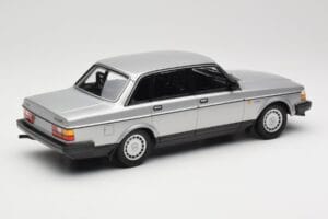 Volvo 240 GL Sølv Minichamps 1:18 155171408 Metal — billede 2 af 6