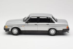 Volvo 240 GL Sølv Minichamps 1:18 155171408 Metal — billede 3 af 6