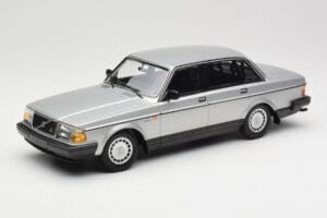 Volvo 240 GL Sølv Minichamps 1:18 155171408 Metal