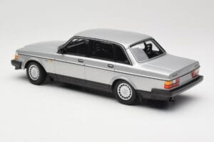 Volvo 240 GL Sølv Minichamps 1:18 155171408 Metal — billede 5 af 6