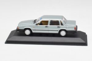 Volvo 240 GL Sølv Metallic Minichamps 1:43 940171402 Metal