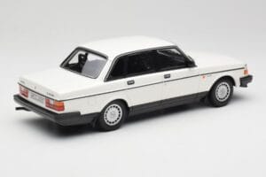 Volvo 240 GL Hvid Minichamps 1:18 155171402 Metal — billede 2 af 6