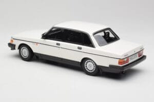 Volvo 240 GL Hvid Minichamps 1:18 155171402 Metal — billede 5 af 6