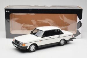 Volvo 240 GL Hvid Minichamps 1:18 155171402 Metal — billede 6 af 6