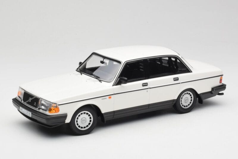 Volvo 240 GL Hvid Minichamps 1:18 155171402 Metal