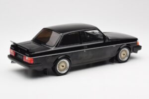 Volvo 240 Turbo Sort Custom IXO 1:18 18CMC178 Metal — billede 2 af 6