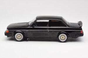 Volvo 240 Turbo Sort Custom IXO 1:18 18CMC178 Metal — billede 3 af 6