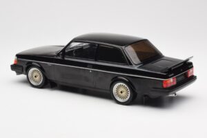 Volvo 240 Turbo Sort Custom IXO 1:18 18CMC178 Metal — billede 5 af 6