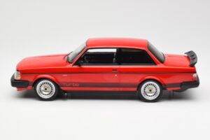 Volvo 240 Turbo Rød Custom IXO 1:18 18CMC177 Metal — billede 3 af 5