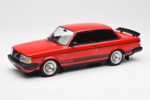 Volvo 240 Turbo Rød Custom IXO 1:18 18CMC177 Metal