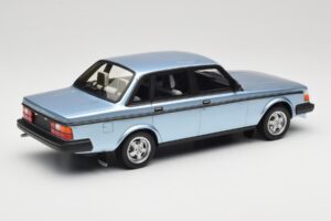 Volvo 244 Turbo Lyseblå DNA 1:18 DNA000135 Metal — billede 2 af 6
