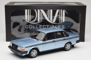 Volvo 244 Turbo Lyseblå DNA 1:18 DNA000135 Metal — billede 6 af 6