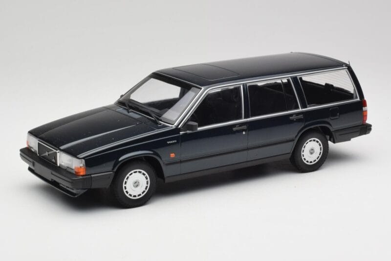 Volvo 740 GL Stationcar Mørkegrøn Metallic Minichamps 1:18 155171771 Metal