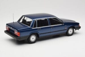 Volvo 740 GL Dark Blue Metallic Minichamps 1:18 155171701 Metal — billede 2 af 6