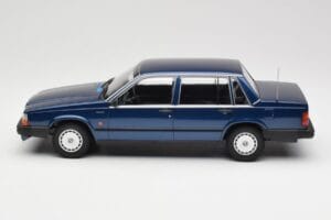 Volvo 740 GL Dark Blue Metallic Minichamps 1:18 155171701 Metal — billede 3 af 6