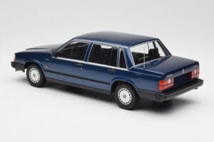 Volvo 740 GL Dark Blue Metallic Minichamps 1:18 155171701 Metal — billede 5 af 6