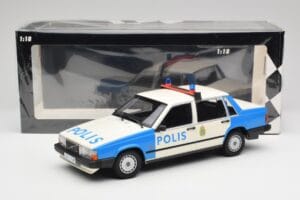 Volvo 740 GL Svensk Politi Minichamps 1:18 155171791 Metal — billede 6 af 6