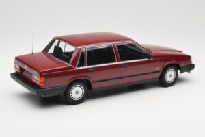Volvo 740 GL Rød Minichamps 1:18 155171704 Metal — billede 2 af 6