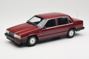 Volvo 740 GL Rød Minichamps 1:18 155171704 Metal