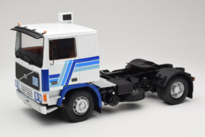 Volvo F12 Blå Hvid Road Kings 1:18 RK180033 Metal